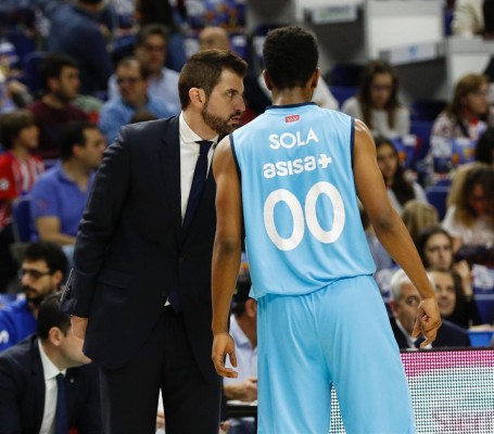 Javier Zamora, del Estudiantes, protagoniza el tercer clínic de los entrenadores murcianos