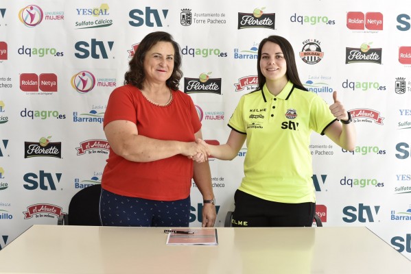 Alba Gandía amplía su vinculación con el STV Roldán y afrontará su noveno año en el club