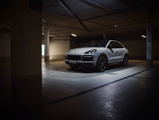 Porsche inicia la comercialización en España del nuevo Cayenne GTS, con motor biturbo de 460 caballos
