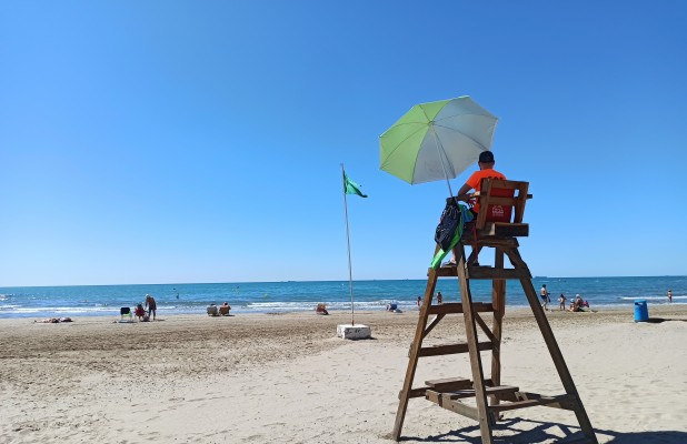 Benicàssim reanuda el servicio de socorrismo en las playas