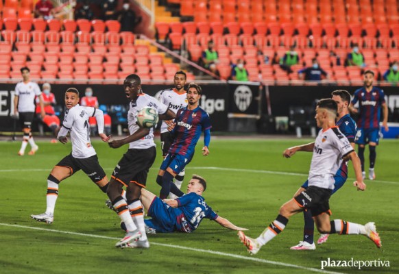 Diakhaby continúa cometiendo penaltis