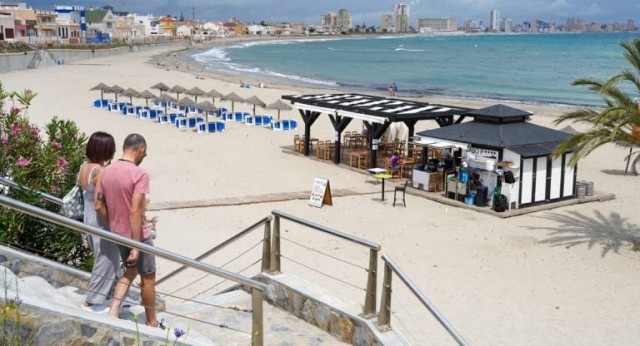 Costas deniega la ampliación de las terrazas de los chiringuitos de la costa y mantiene los 20 metros
