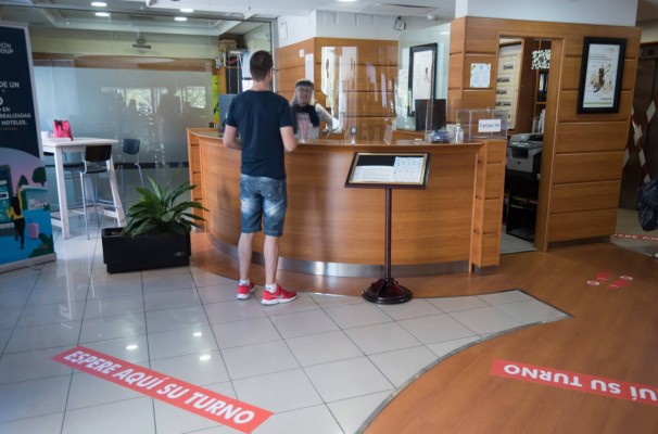 Los hoteles de Alicante se afanan en la formación legal para la era postcovid: ERTE y reclamaciones