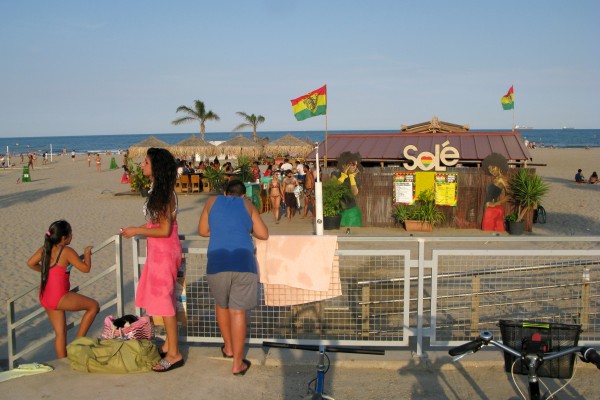  Gecen plantea acudir a la Fiscalía si los chiringuitos en la playa del Gurugú se abren antes del 1 de julio