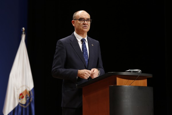 El rector de la UA vuelve a reivindicar el Grado de Medicina en la actual crisis sanitaria