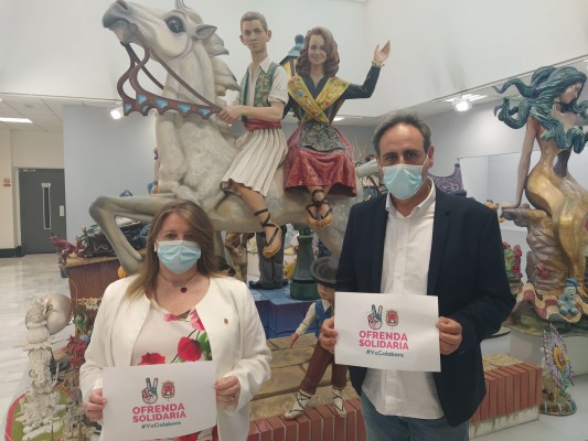 Alicante transforma la Ofrenda Floral de les Fogueres en un acto de recogida de alimentos