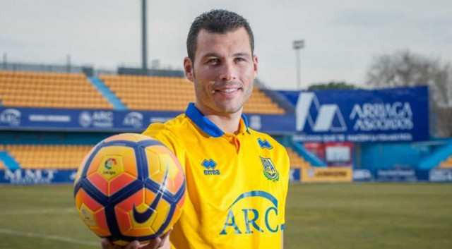 David Navarro renueva dos temporadas con el Alcorcón