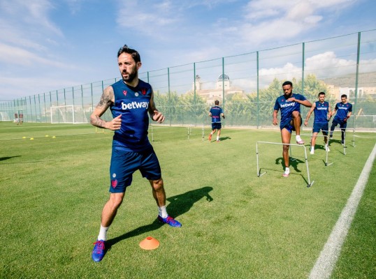Paco López también afila sus cuchillos para el derbi