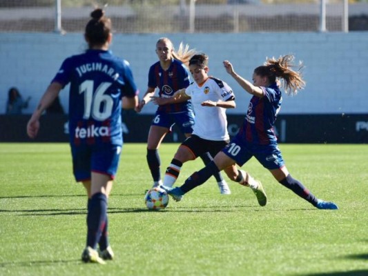 La Federación profesionaliza el fútbol femenino y la Liga Nacional de Fútbol Sala 
