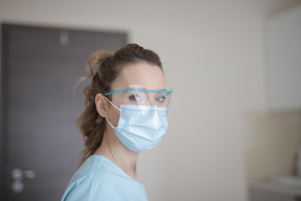 Los efectos cutáneos provocados por los EPIs pueden influir en el rendimiento laboral de los sanitarios
