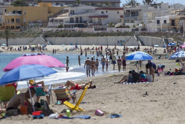 Cómo llegar a la costa y no ser multado: desde envíos de equipaje por mensajería a simular el acento murciano