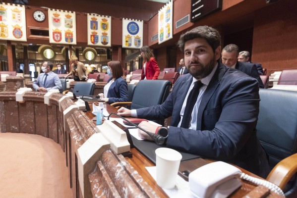 La crisis de Vox no pasa factura en las encuestas: el PP ganaría las elecciones con 18 diputados y Vox lograría 6 escaños