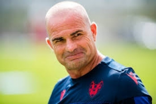 Paco López: “Deberíamos ilusionar a la gente con el fútbol” 
