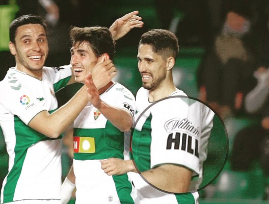 ¿Tendrá el Elche que quitar temporalmente de la manga de su camiseta el logotipo de 'William Hill'?