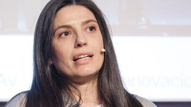 Elena Neira: 