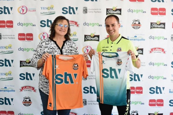 Daniel Puche sigue como preparador físico y entrenador de porteras en el STV Roldán