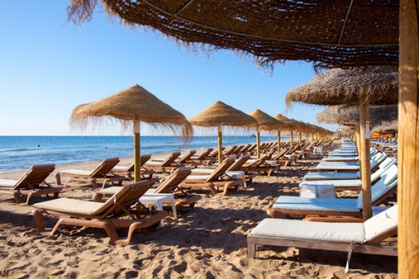 Los chiringuitos en las playas de Elche empezarán a prestar el servicio el 1 de julio: serán ocho