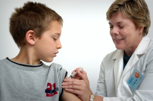 Los pediatras recuerdan que no se debe retrasar la vacunación de los niños