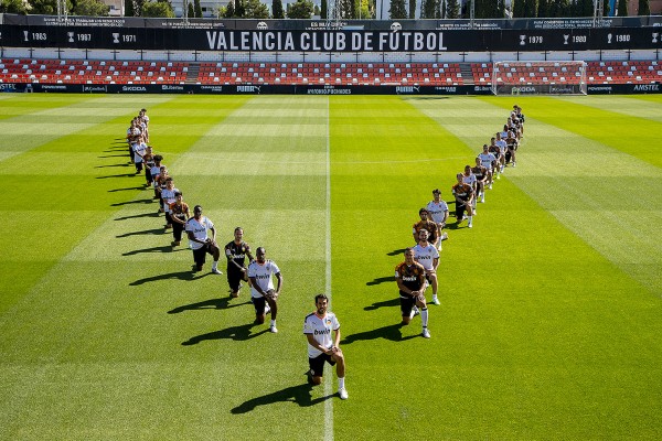 El Valencia se planta ante el racismo y se une al movimiento ‘Black Lives Matter’