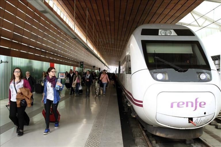 Renfe suprime 10 trenes por falta maquinistas en València