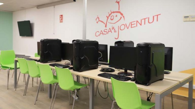 La Casa de la Juventud de Paterna impulsa un programa de formación para jóvenes sin estudios