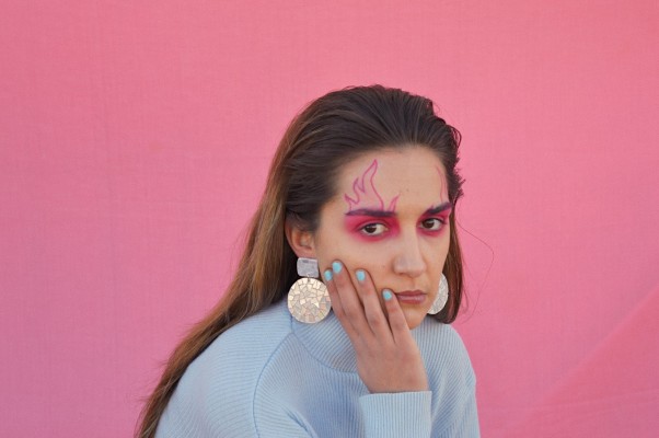 Artesanal, genderless y reciclada: así es la moda vista por 'Resaca'