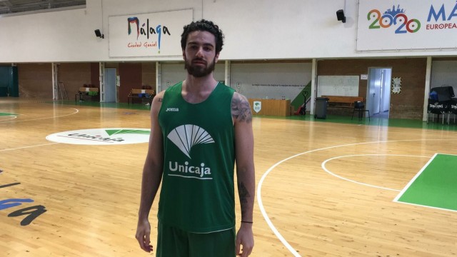 Francis Alonso da positivo en coronavirus y no viajará con Unicaja a València para la fase final