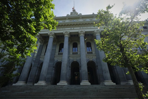 El Ibex 35 avanza un 0,3% en la sesión y se queda a las puertas de los 7.900 puntos