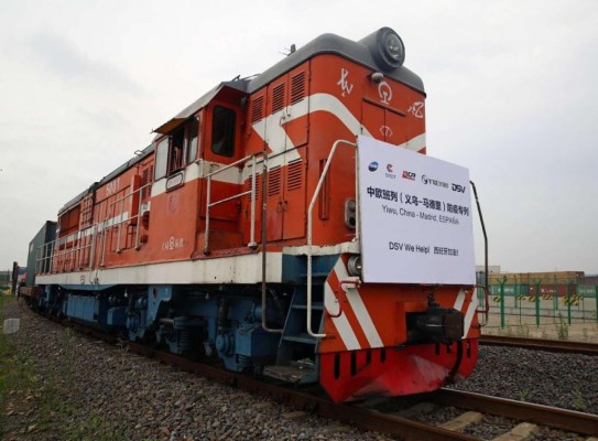 El primer tren de suministros sanitarios parte de China con destino Madrid