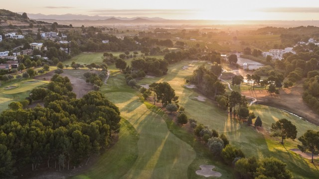 El Bosque implanta un novedoso método que garantiza jugar al golf en doce sesiones
