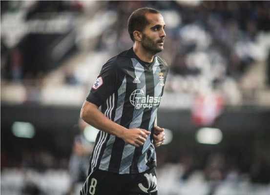 Tres futbolistas de la tierra a un partido de Segunda