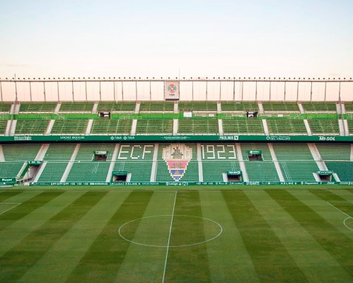 El Elche-Extremadura será el primer partido oficial a puerta cerrada en los 44 años del Martínez Valero