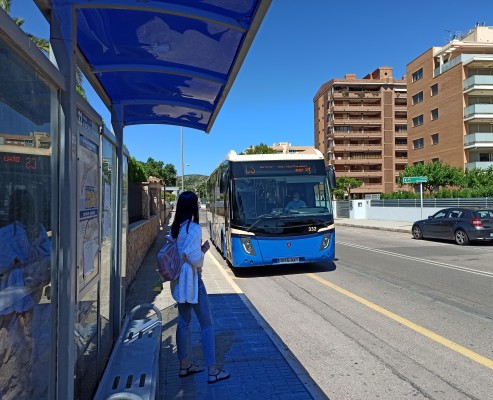 El servicio de autobús que conecta Benicàssim con Castelló amplía su frecuencia a partir de este lunes