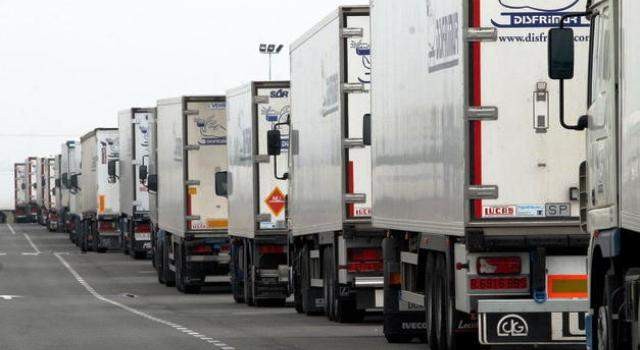 El Reino Unido extrema el control de los camioneros y pide datos personales, motivo del viaje y carga