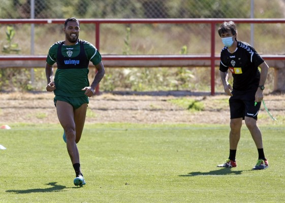 El Elche afronta pletórico y repleto de ilusión el sueño de pelear el ascenso a Primera División