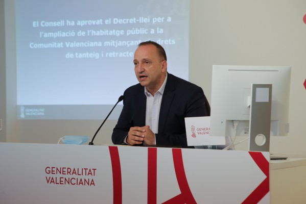 La oposición duda de la legalidad del decreto de tanteo que permitirá al Consell frenar la venta de edificios