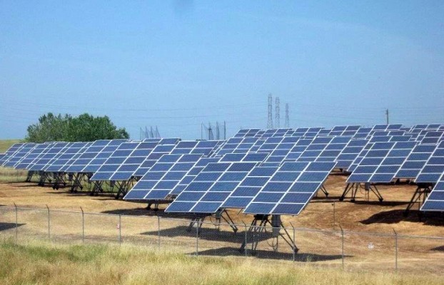 El cambio en la ley del suelo para agilizar plantas solares surte el efecto contrario y bloquea el sector