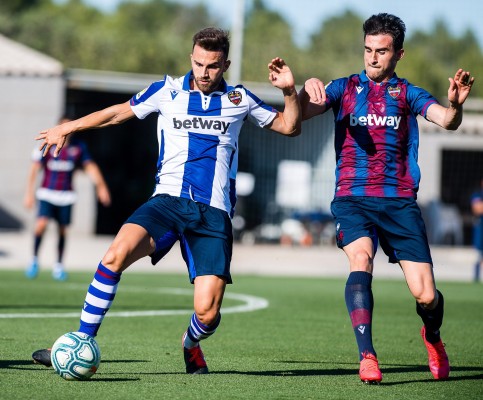 El Levante juega en Buñol su primer partido de entrenamiento de once contra once
