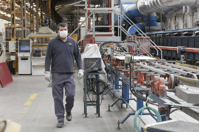 La actividad en el clúster azulejero baja un 60% en abril a raíz del paro forzoso