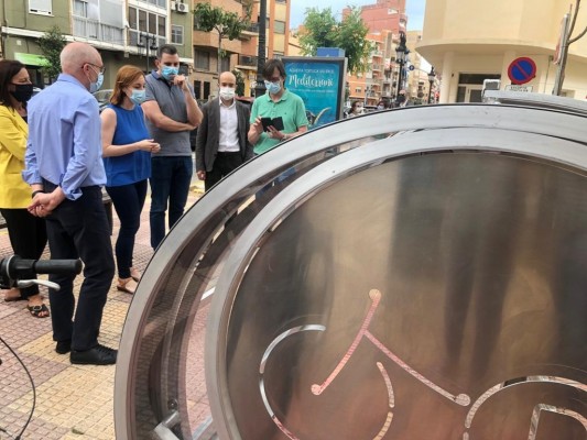 Cullera estrena el proyecto de aparcabicis seguro de la Diputación