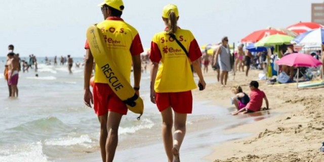 Fin de la polémica por el socorrismo en las playas de Elche: se encargará DYA con un contrato menor
