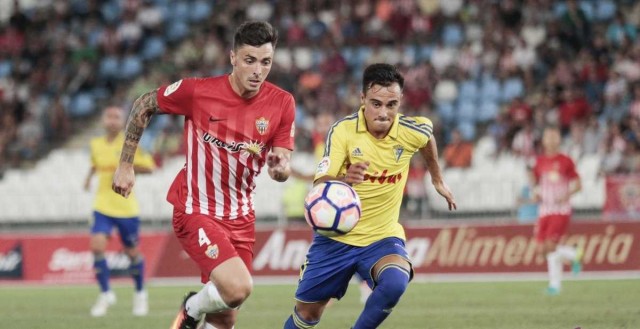 La UD Las Palmas ficha al defensa Ximo Navarro por tres temporadas