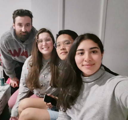Confinados en casa y tan lejos del hogar