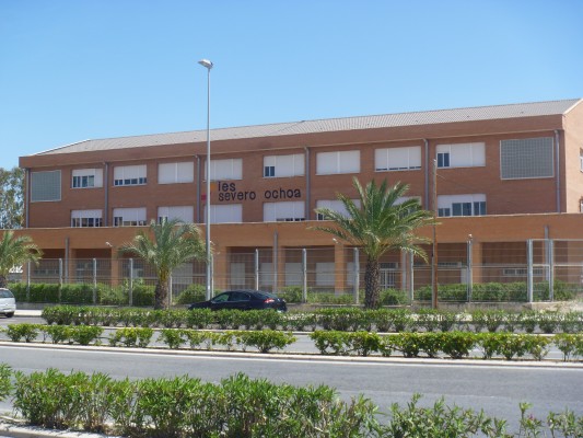 Tres institutos de Elche amplían su oferta de FP reforzando el sector textil, calzado o ciberseguridad
