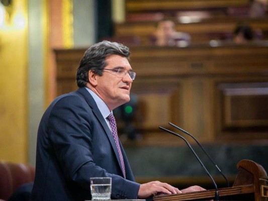 Escrivá aboga por un esquema flexible para alargar los ERTE más allá de junio
