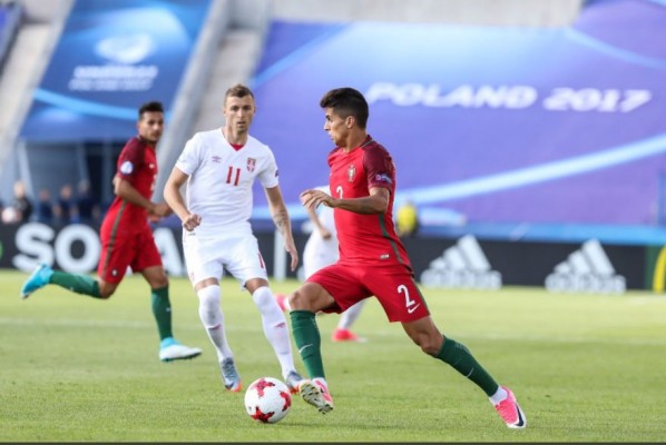 Gayà brilla con 'La Rojita' y Cancelo se estrena con victoria ante la Serbia de Maksimovic