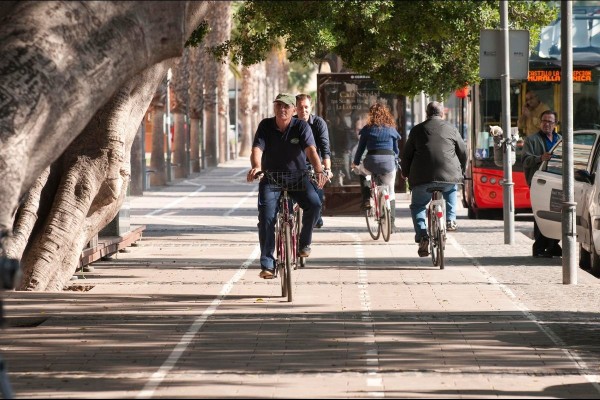 Cartagena introduce 225 bicicletas y patinetes eléctricos de préstamo a sus calles