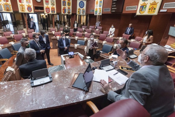 El único diputado 'leal' de Vox impide que la Asamblea investigue el 'contrato de las ambulancias'
