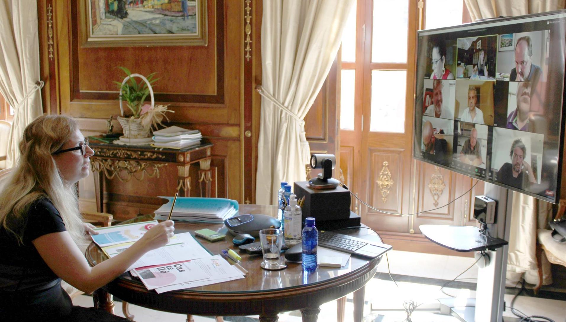 Castelló mediará para compaginar la protección de las playas con la vuelta de los chiringuitos