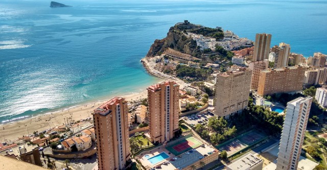Golpe a las reservas en pisos turísticos: las piscinas siguen cerradas para no aplicar la normativa actual